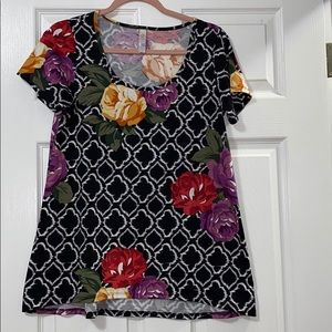 LuLaRoe Classic Tee. Size S. New without tag